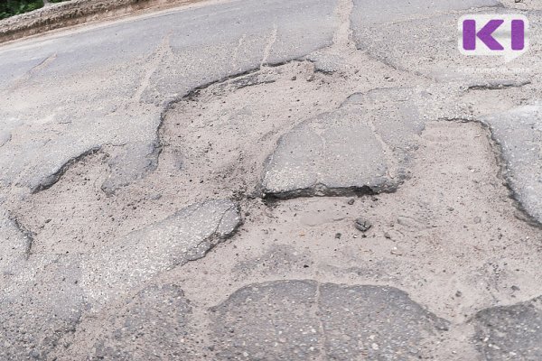 Минстрой Коми ищет источники финансирования для ремонта убитой дороги Зеленец - Парчег