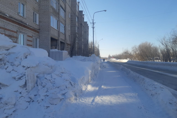 Решаем вместе: после жалоб жителей Печоры и Прилузья в соцсетях коммунальщики очистили дороги от снега