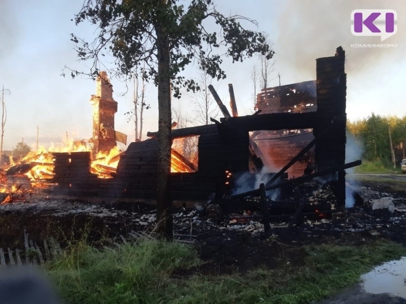 Многоквартирный дом в Каджероме сгорел из-за курильщика 