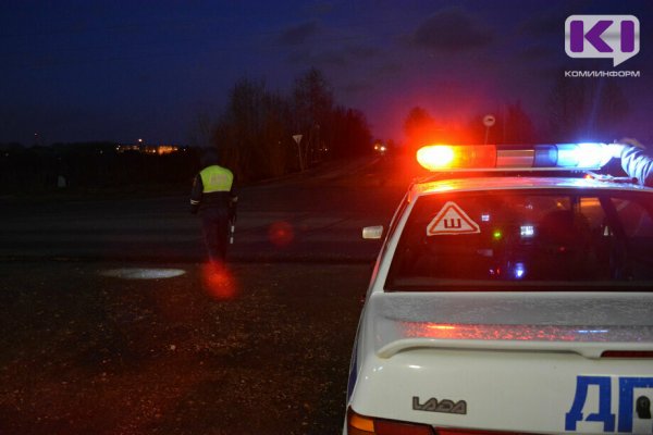 На трассе Сыктывкар - Ухта начинающий водитель Renault врезался в микроавтобус Volkswagen