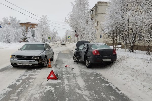 В Печоре во время столкновения с Audi A8 пострадал 11-летний пассажир Geely MK