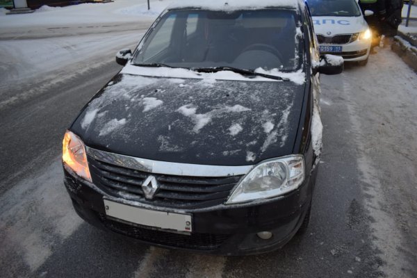 В Ухте на пешеходном переходе водитель Renault сбил пенсионерку
