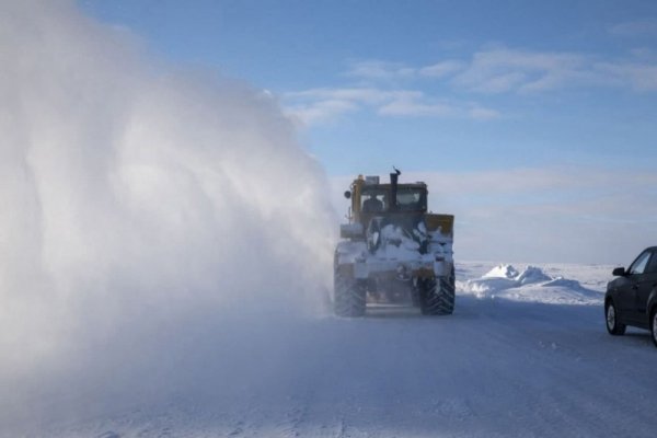 Из-за потепления в Коми временно закрыто движение большегрузов на зимних дорогах в Усинском и Интинском районах