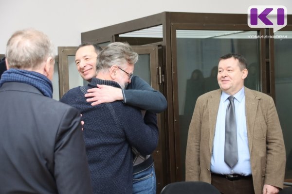 Бориса Кагарлицкого* освободили в зале Верховного суда Коми