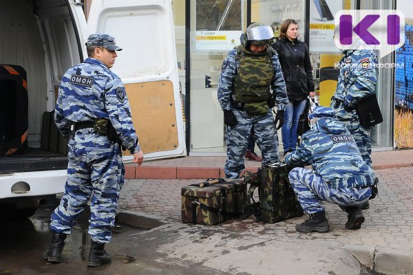 В Сыктывкаре эвакуируют торговый центр, гимназию искусств и больницу 