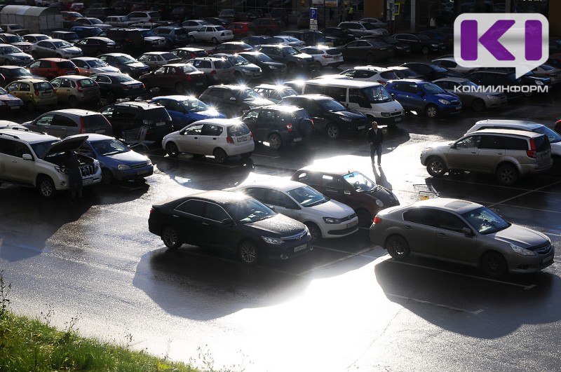 В Усинске шестерых водителей оштрафовали за блокировку выезда автомашин с парковки

