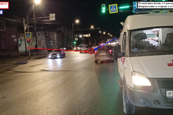 В Сыктывкаре водитель Niva не пропустил карету скорой помощи